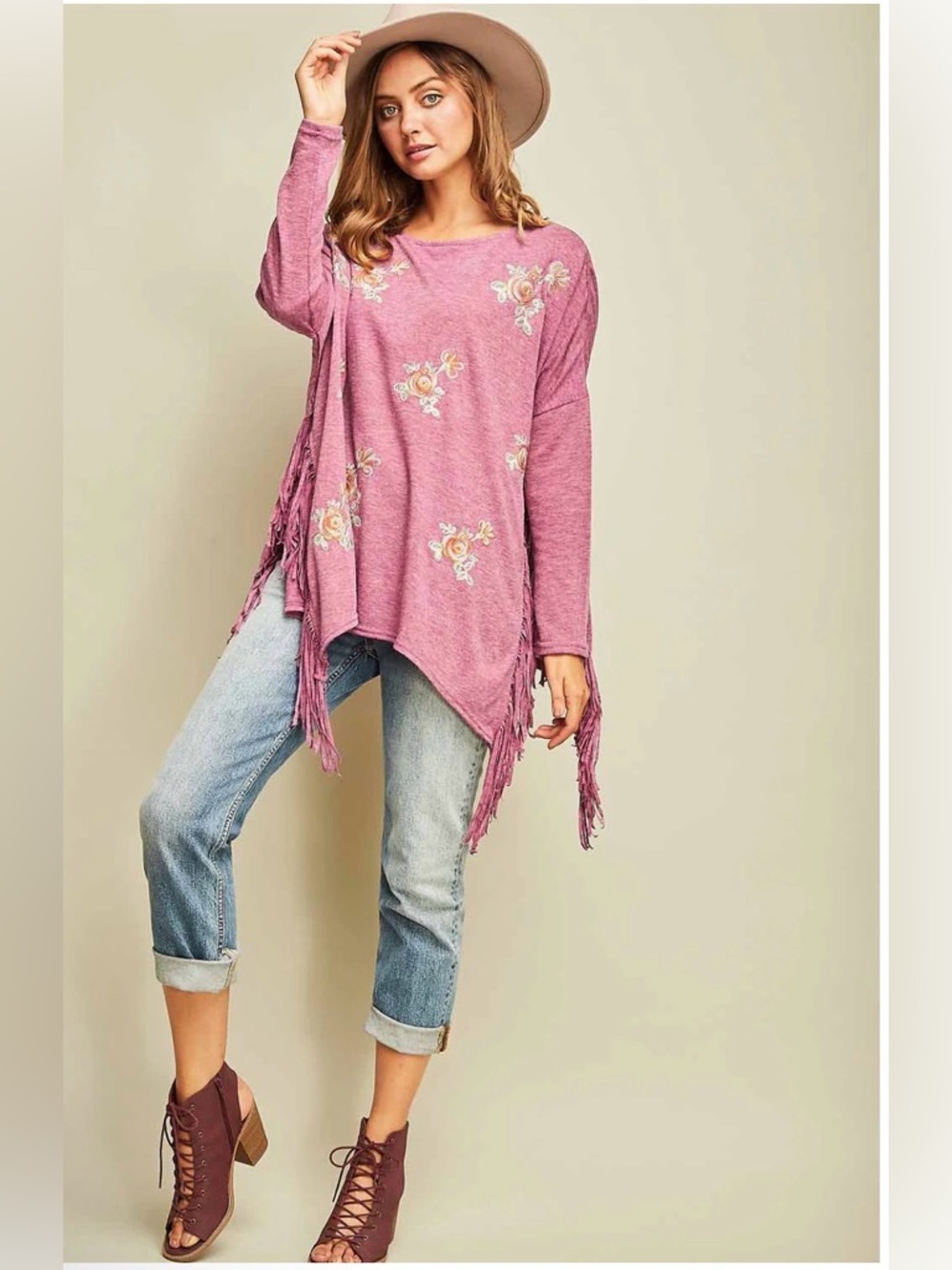 boutique brand Entró embroidered scoop neck top size small